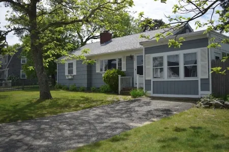 2 Bedroom, 2 Bath, 1100 sqft, sun porch, eat in kitchen, Washer/Dryer, Gas Grill Отели рядом с достопримечательностью «Парк Си Вью»