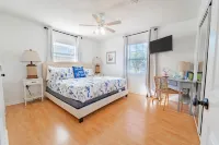 Peaceful Townhouse Just Steps from the shore Public Beach Access #3 PCB., Fl.附近的飯店