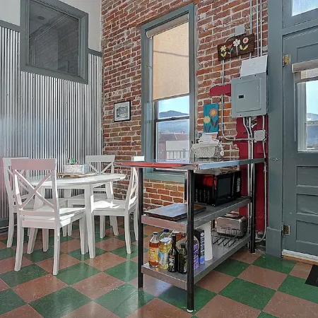 Historic comfy loft in the heart of Salida! View calendar Отели в г. Салида