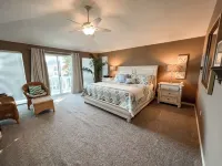 Beach Boating Paradise-Heated Pool,2 King Suites,90ft Dock,Game Room,Bikes,5Star