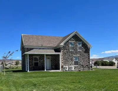 The 1898 Rock House