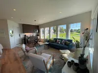 Stunning Shoreview Studio steps to the  Beach and Cabot Street-close to Salem Hotel dekat Endicott Hall