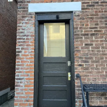 Cosy Boho 3rd Floor Studio in Heart of Covington, 5 Minute Walk to Wedding Venue