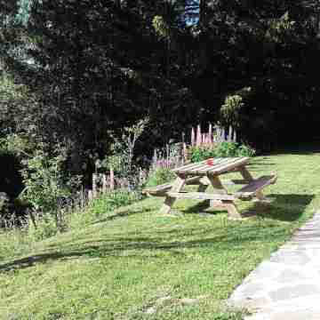 Large T4 apartment at the bottom of a chalet, close to the Pyrénées 2000 ski slopes Hotel Exterior