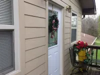 Private one bedroom, one bathroom, apartment with private entrance & hot tub