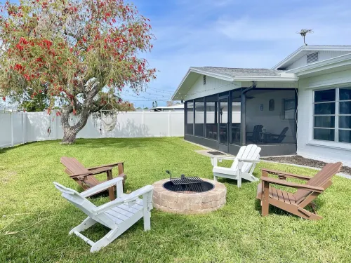 Serene Retreat - 5 mins to Beach, with Beach Gear, Firepit, Bicycles