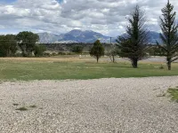 Ennis, MT: Conveniently located vacation cabin