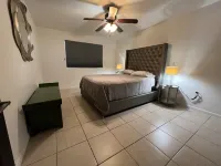 Sweet Apartment centrally located in Sierra Vista! St. 앤드류 더 아포슬 카톨릭 처치 주변 호텔