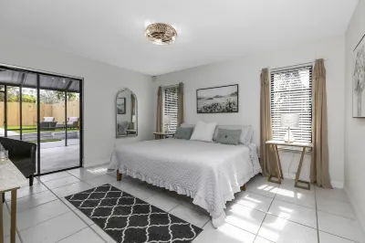 Peaceful and Spacious Pool home in Jensen Beach! RV-Boat Prkg-Fenced Yrd