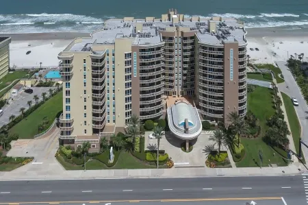 Rare 4 Bd / 3 Ba 2,900+ Sq ft Oceanfront Luxury Condo w Huge Balcony & Grill