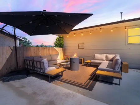 Indigo Collective - Modern Comfort & Bold Design