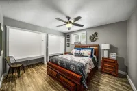 Remodeled cabin on Grand Lake with boat slip and boat dock. Pet-Friendly!