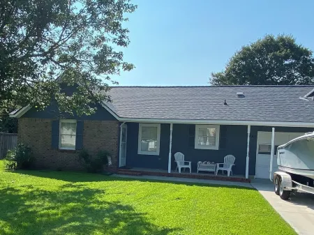 3 blocks from Taylors Creek, 1 mile from Beaufort waterfront and boat ramp