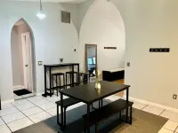 8 min from WEC! Adorable 2BR home with pool Hotels in Marion County