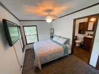 CLOSEST Cabin to Rathbun Lake - Unique Cabin in the WOODS - Sleeps 10!