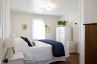 Carpinteria Beach Front Bungalow Hotels near Apiary Beverage Co.