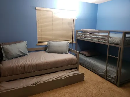 Tesla EV Charger Solar heated Pool & Hot Tub Near UC Davis, Med Center, Airport Отели в г. Йоло