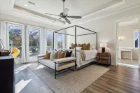Luxury Family Estate near Dallas w/ games & outdoor living,  sleeps 22