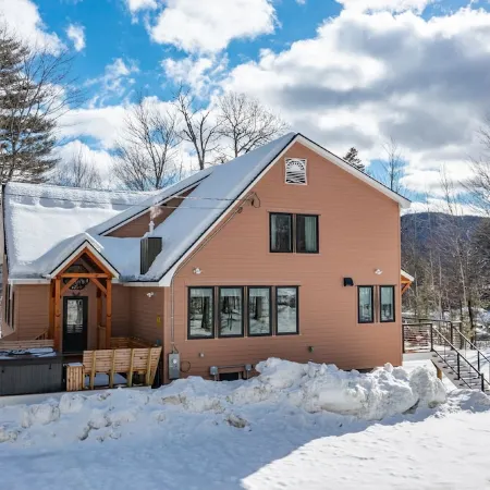 12 Bed, 6 Bath, 20 Guests STEPS from Sunday River w/ Hot Tub & Game Room