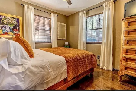 Stylish Cozy Cabin Surrounded in Pines- Hot Tub Отели в г. Альто