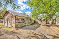 Charming house two blocks from downtown Ashland