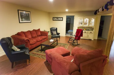 Glacier National Park family-friendly flat Отели рядом с достопримечательностью «Montana Vortex and House of Mystery»