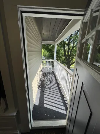 Step into a gorgeous newly renovated urban loft space in Syracuse New York. Отели в г. Сиракьюс