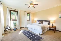 Healdsburg Villa on a Vineyard with Amazing Poolside Sunsets