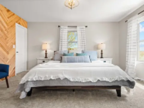 20 ft swim spa! 5 bed, 4 bath, hot tub, 5 acres, game room, north CO Springs! Hotels in Gleneagle