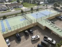 Oceanfront, non-drive beach, heated pool, sport courts, gym