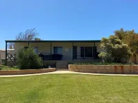 Sandowne House - Families and fisher peoples favourite close to beach Hotels in Cervantes