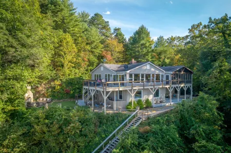 Breathtaking Lake & Mountain Views & Private Dock. Enjoyable Year Round!