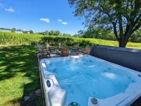 Dazzling Design, Hot Tub, Huge Rooms, Privacy, 20 Acres