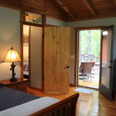 Private mountain cabin surrounded by Nat'l Forest! Visit wineries, hike the AT!