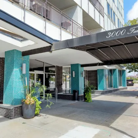 Luxury Mid-century Condo, Cozy & Fully Remodeled. Stocked with Many Extras!