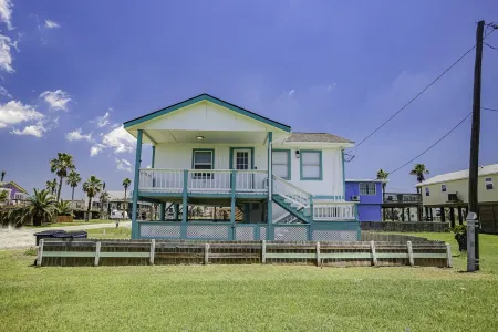 Surfside Getaway for 6