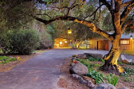 Three Oaks, an enchantingly designed home with cozy guesthouse!