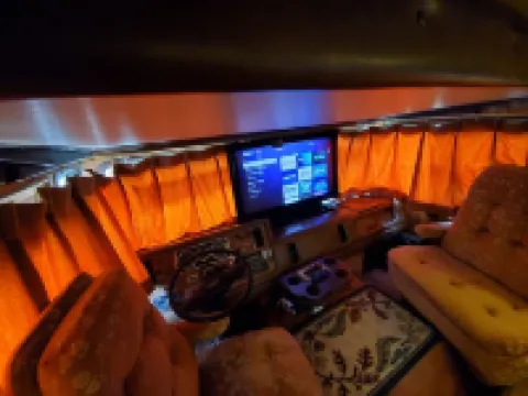 Vintage 80's Retro RV Experience, Back to 1985!