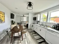 Cozy Modern 3-bd, Pet Friendly, 12 miles from RRG!