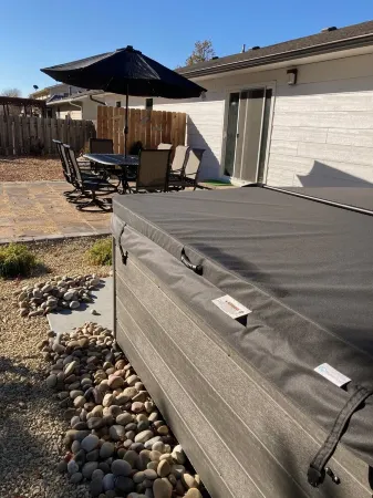 MAC House - Newly Renovated - With Backyard Spa Отели в г. Макферсон