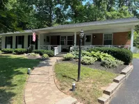 Charming 2-bedroom house near Artpark in the Village of Lewiston