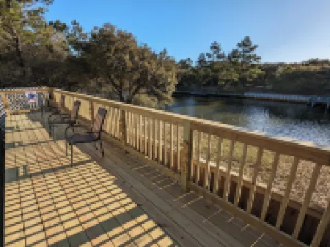 The Salty Seahorse!4x4 beach, private dock, hot tub, pool, Horses. Pet-Friendly Hotels in Fruitville