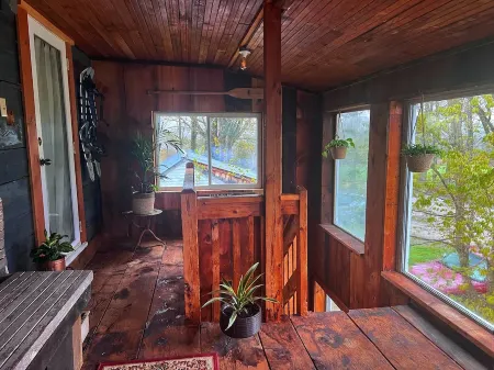 Peaceful Mountain View Retreat