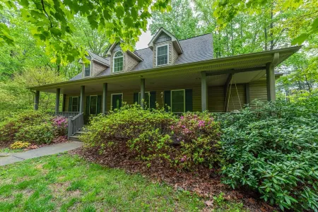 Ashevilles Beautiful Home Отели в г. Ройал Пайнс