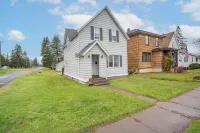 The Zen Den - A charming 3-bedroom house in Superior/Duluth Hotels near Barkers Island Beach