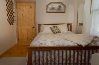 Charming Cottage by the Lake❤️ Hotels in Tolland County