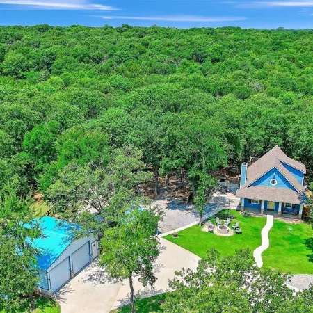 Lakehouse Retreat with Game Shed-4 minute walk to Beach, Fishing Cove,& Trails!