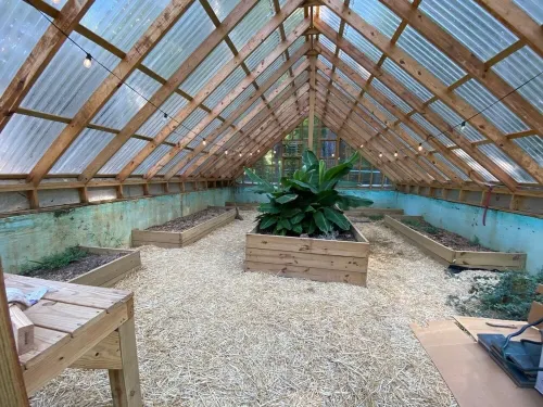 Sticks & Twine great cabin on a working farm on Paris Mountain close to it all