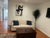 Cozy Modern 3-bedroom / 2 Bath apartment in downtown Dover with AC, WiFi