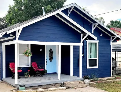 Charming 3-bedroom house in brilliant Dallas with WiFi, AC Hotels near The Dallas Arboretum and Botanical Garden